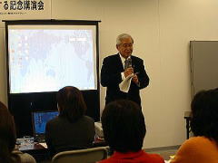  President Yakushiji explained about  university activities.